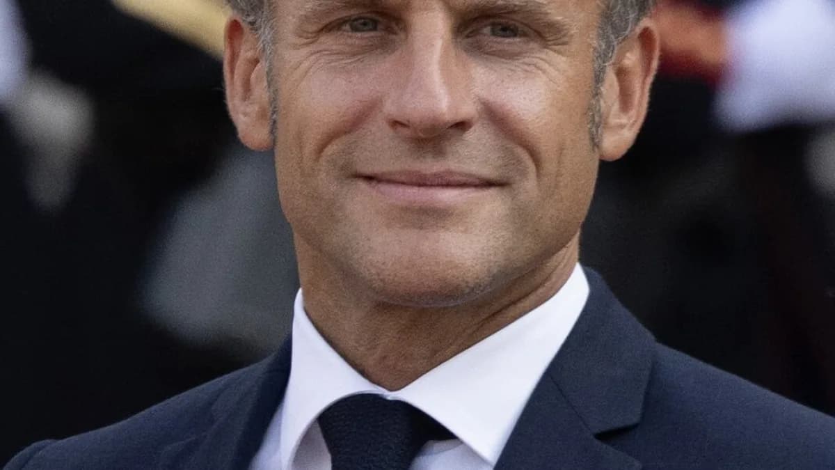 O presidente francês Emmanuel Macron em reunião no Palácio do Eliseu