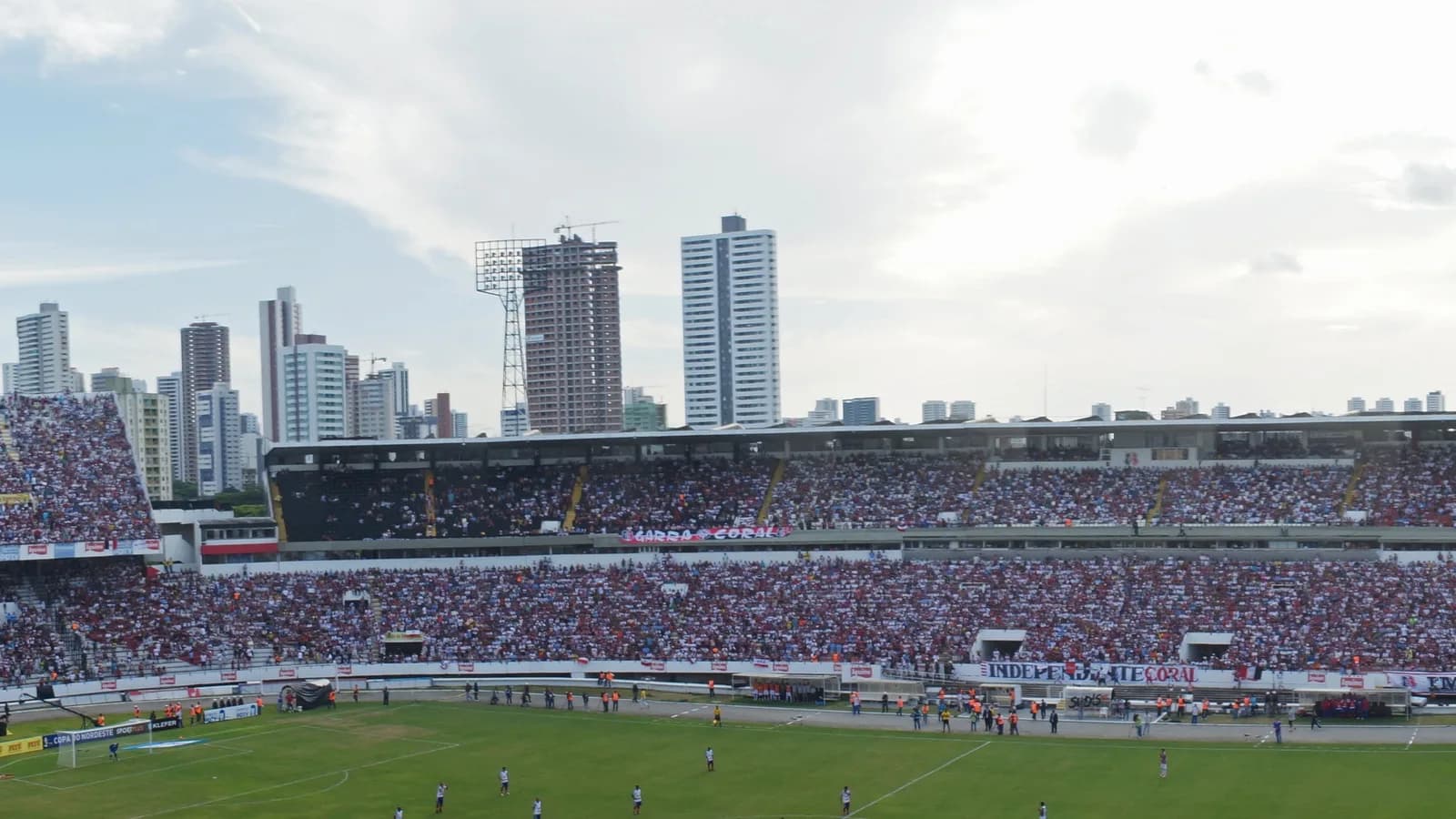 Torcida do Santa Cruz no Estádio do Arruda, em foto de arquivo de um clássico contra o Fortaleza