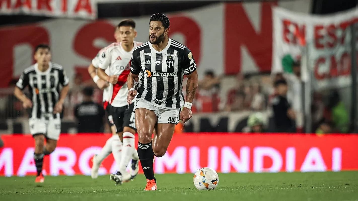 Jogadores do Atlético-MG em campo durante partida