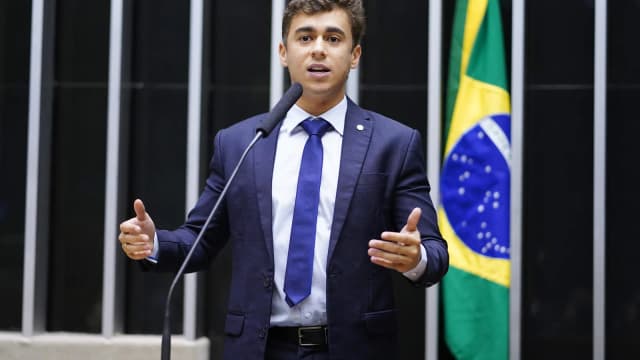 O deputado federal Nikolas Ferreira discursa na tribuna da Câmara dos Deputados (foto de arquivo)
