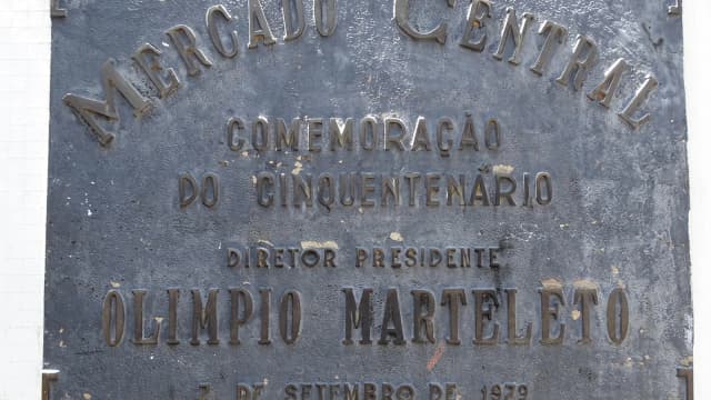 Placa comemorativa do cinquentenário do Mercado Central de Belo Horizonte