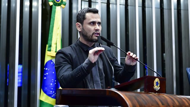 Senador Cleitinho discursa à tribuna do Senado Federal, em Brasília (foto de arquivo)