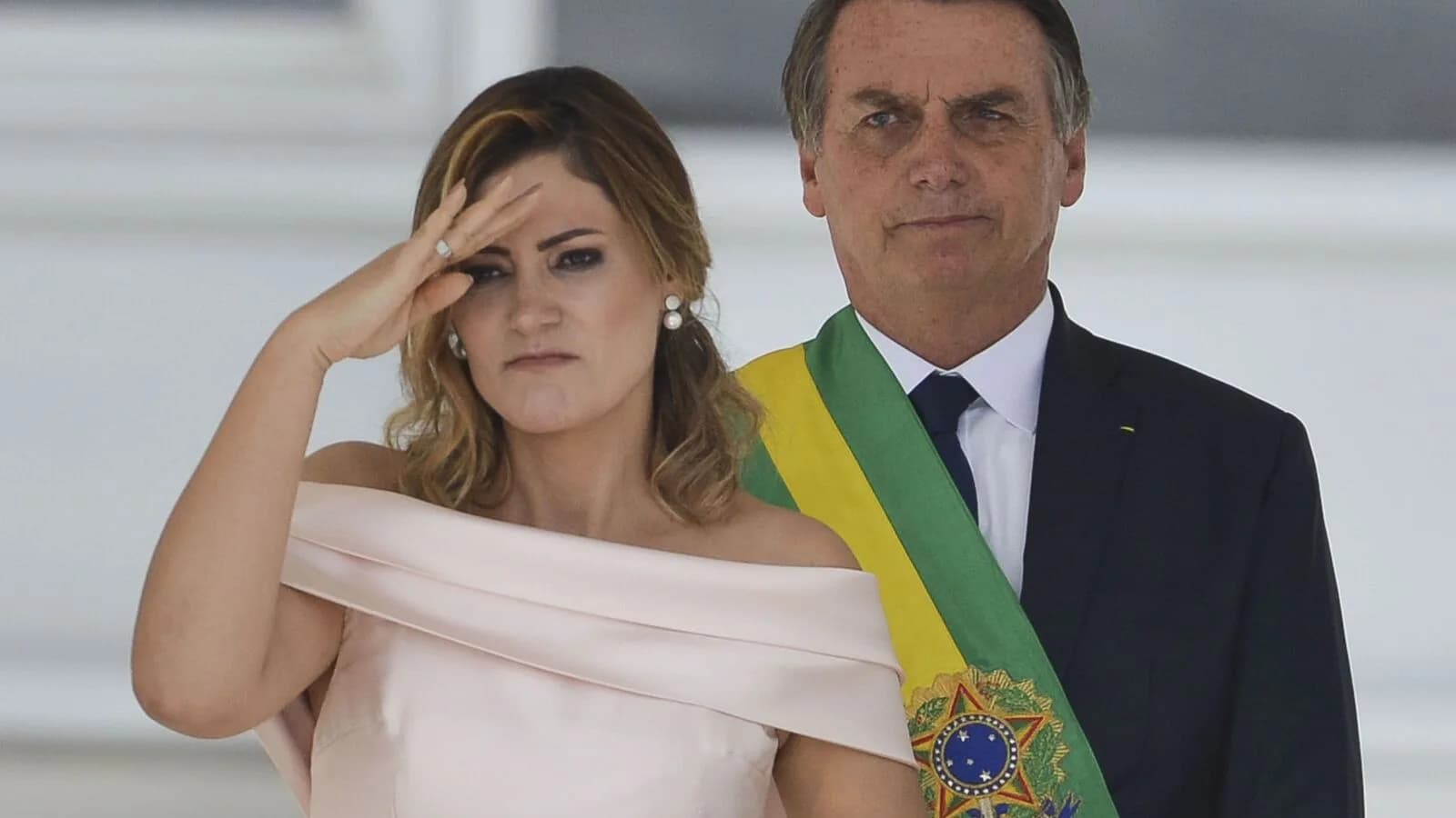 Michelle Bolsonaro discursa em Libras ao lado de Jair Bolsonaro, foto de arquivo