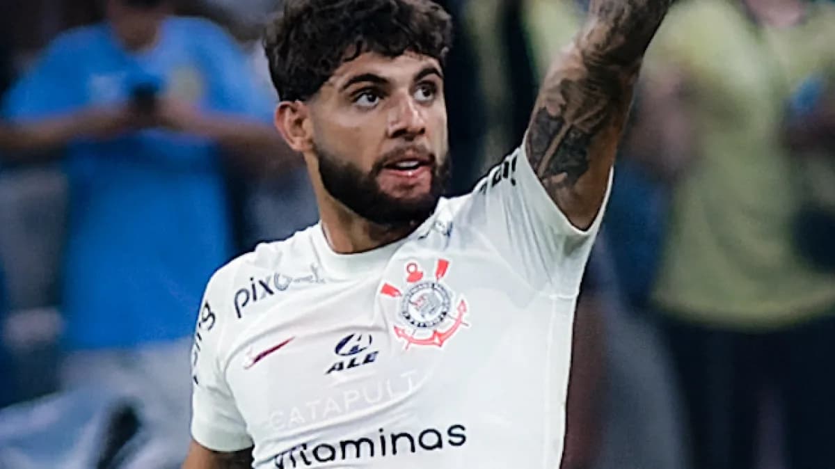Yuri Alberto comemora gol com a camisa do Corinthians, apontando para cima