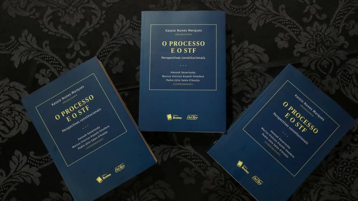 Capa do livro do ministro Kassio Nunes Marques, presidente do TSE, em evento de lançamento