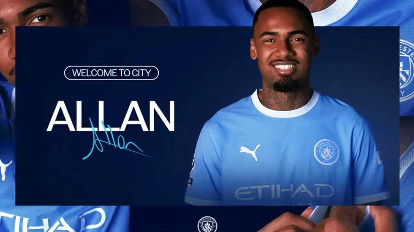 Allan posa com a camisa do Manchester City, clube que o contratou junto ao Palmeiras