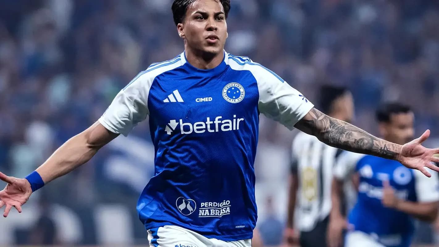 Kaio Jorge comemora gol com a camisa do Cruzeiro em jogo contra o Atlético-MG