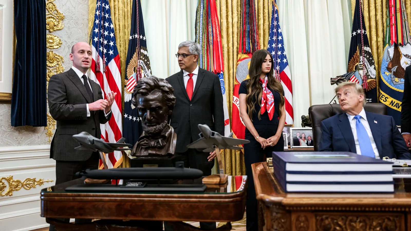 Donald Trump durante cerimônia no Salão Oval da Casa Branca em agosto de 2026