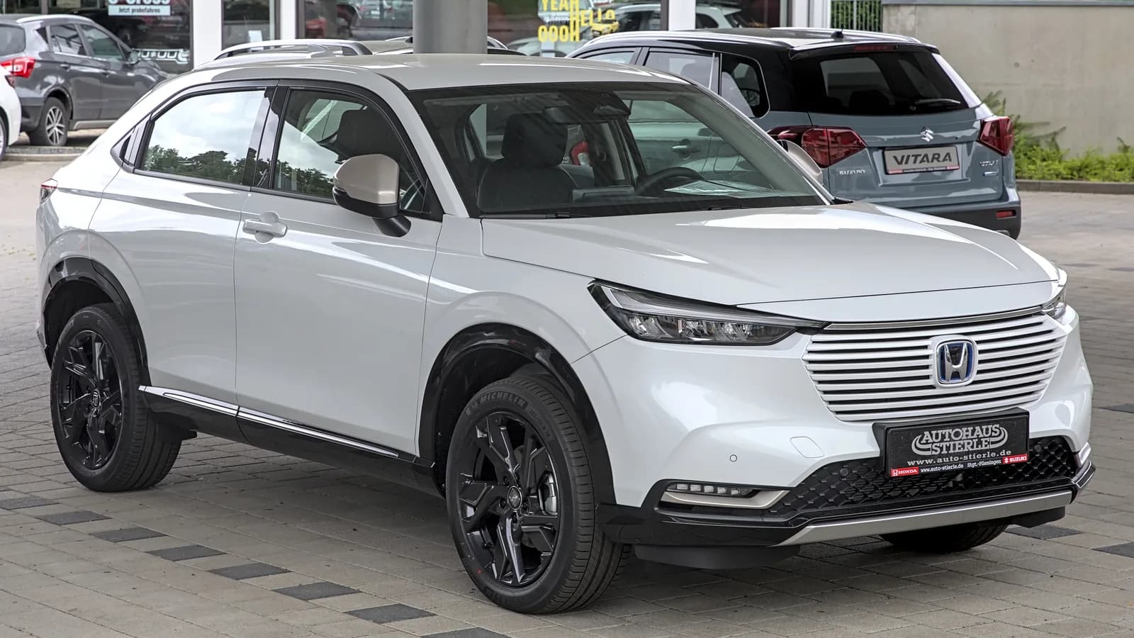 Honda HR-V branco estacionado, modelo mais pesquisado no Brasil