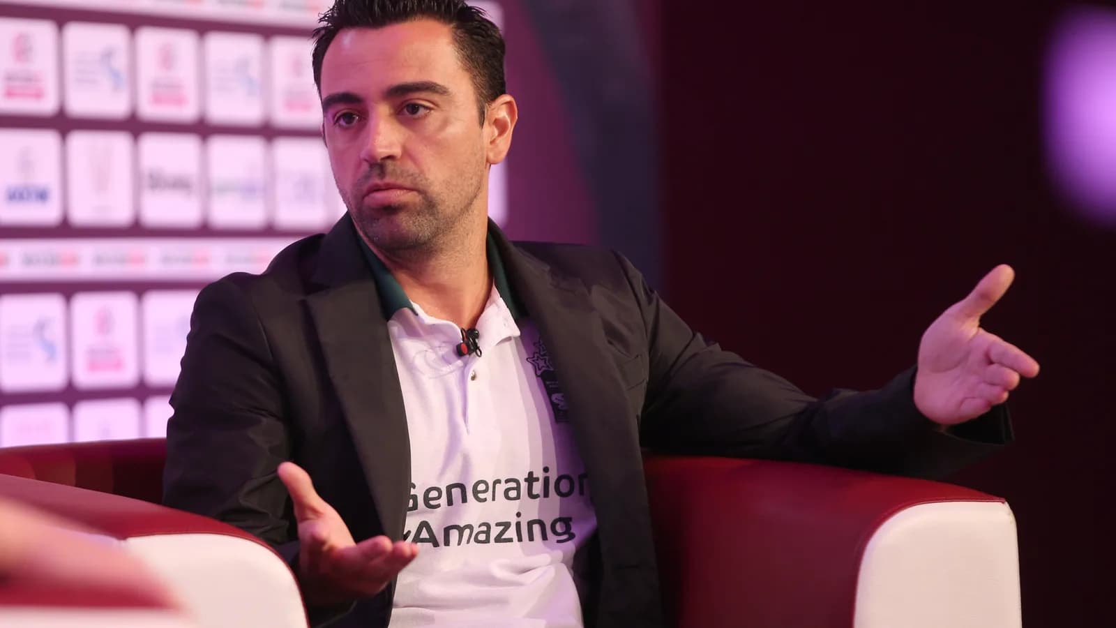 Xavi Hernández em entrevista, técnico da seleção da Holanda