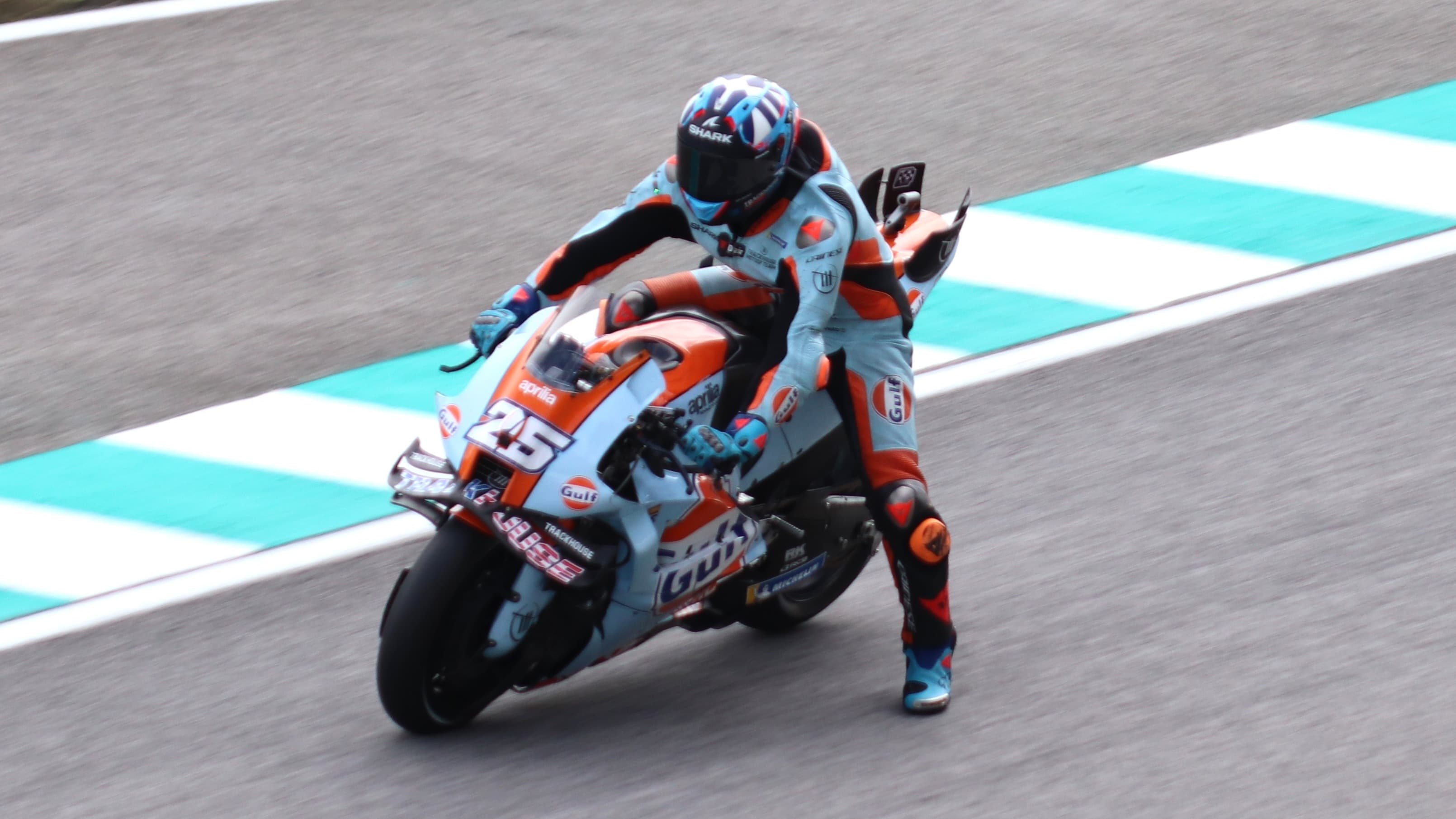 Raul Fernandez pilotando a Aprilia da Trackhouse Racing, em foto de arquivo do GP da Malásia de 2025