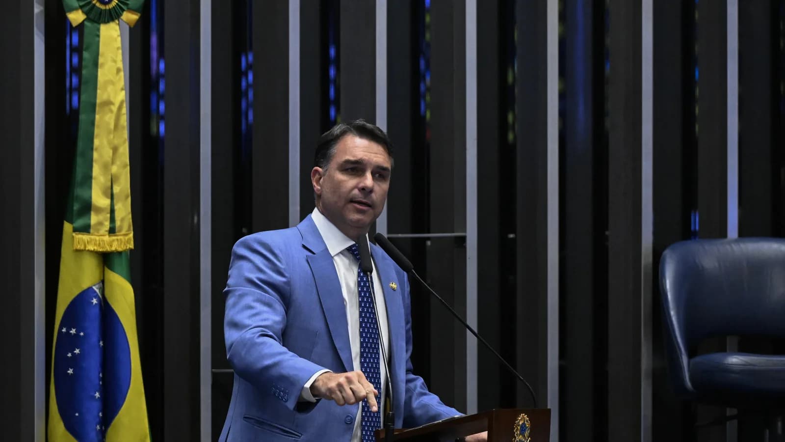 Flávio Bolsonaro discursa da tribuna do Plenário do Senado