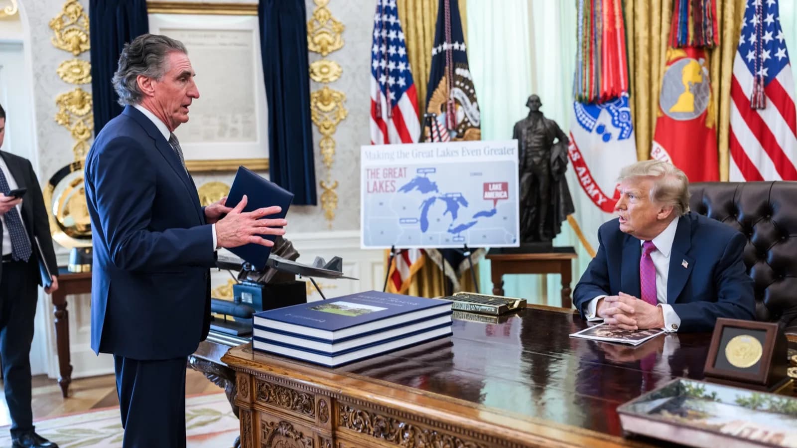 Donald Trump em reunião no Salão Oval da Casa Branca (foto de arquivo)