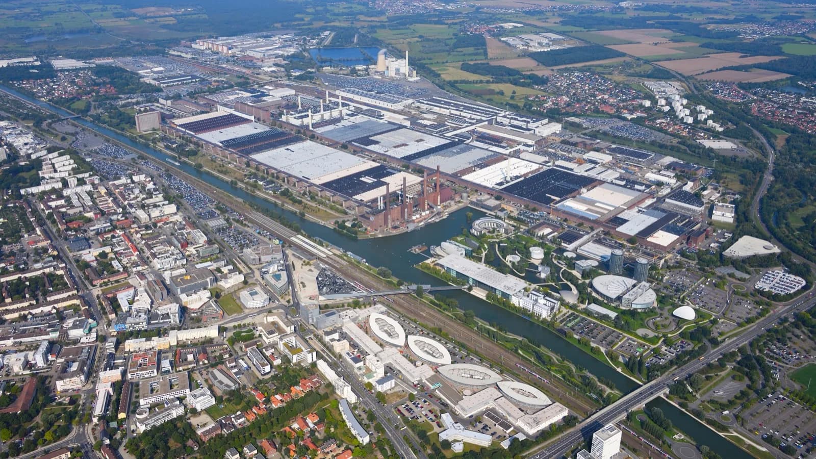 Vista aérea do complexo industrial da Volkswagen em Wolfsburg, na Alemanha