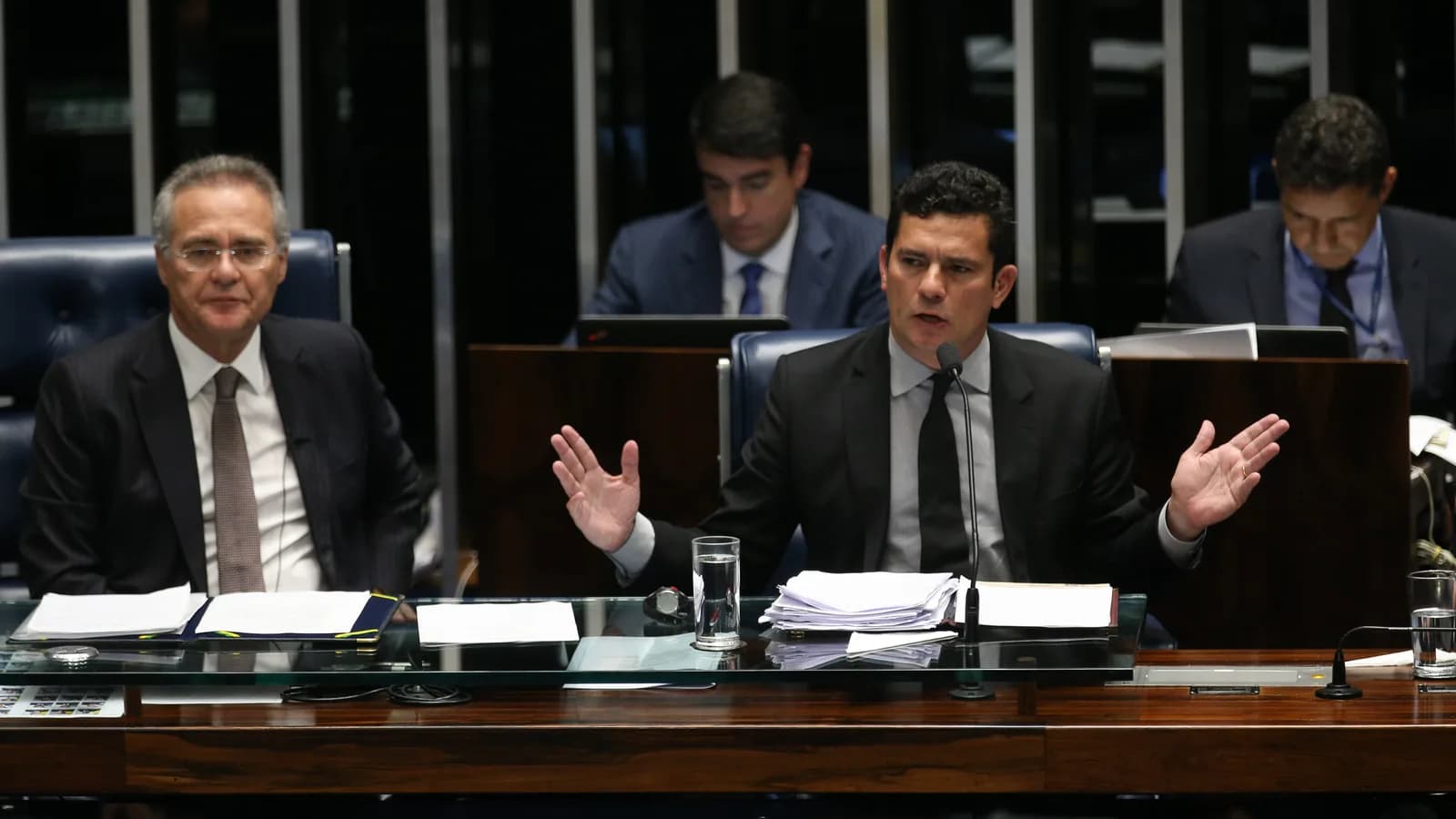 Sergio Moro gesticula durante sessão no plenário do Senado Federal