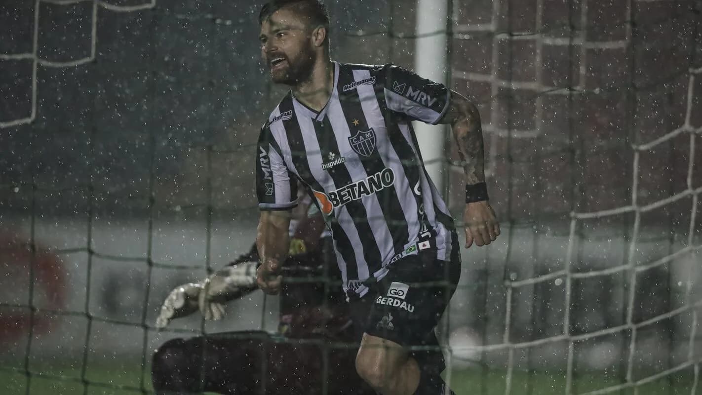Jogador do Atlético-MG em ação durante partida na Arena MRV (foto de arquivo)