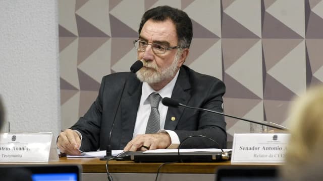Patrus Ananias fala em sessão no Senado