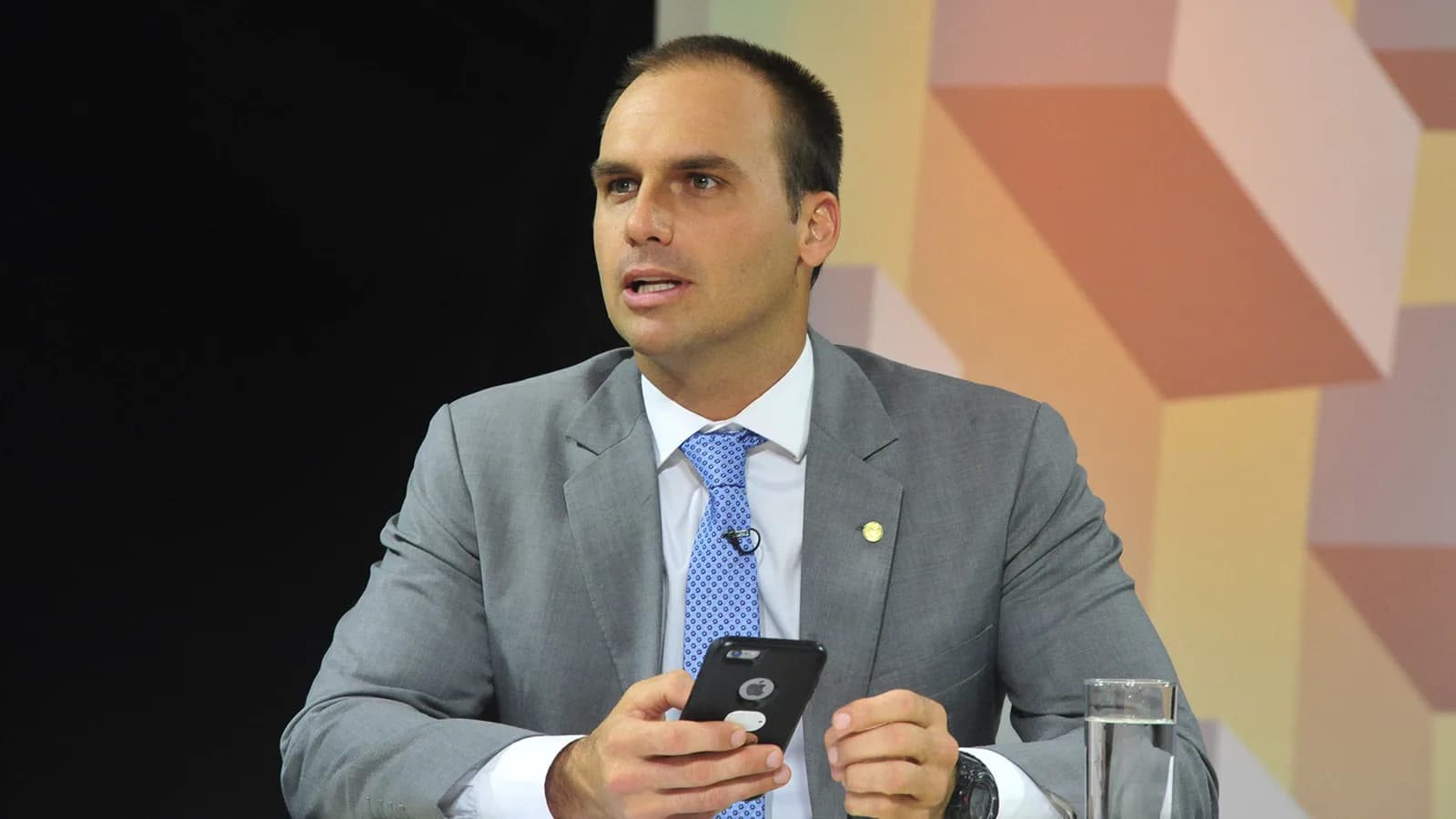 Eduardo Bolsonaro discursa na tribuna da Câmara dos Deputados, em foto de arquivo