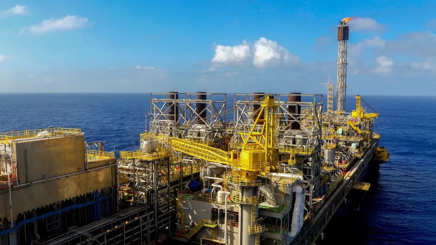Plataforma de petróleo em alto-mar