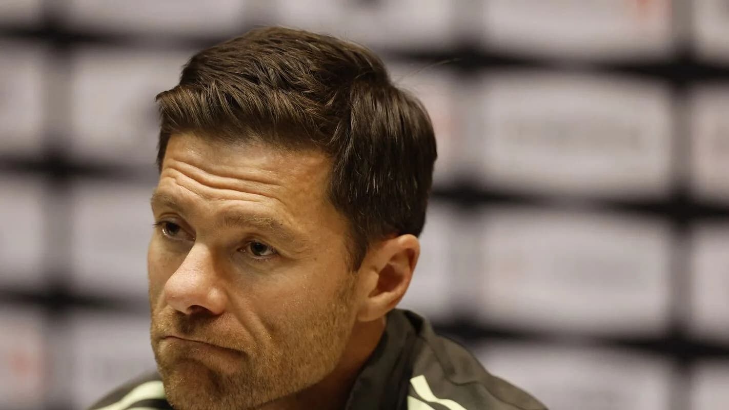 O técnico Xabi Alonso em entrevista coletiva (foto de arquivo)