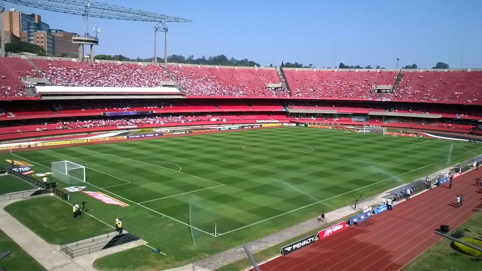 Vista aérea do estádio Morumbis, do São Paulo, com torcida nas arquibancadas