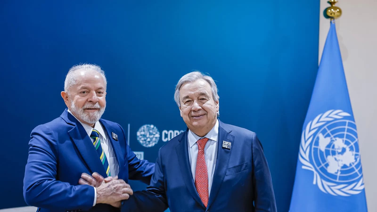 Lula posa ao lado de António Guterres durante reunião com o secretário-geral da ONU