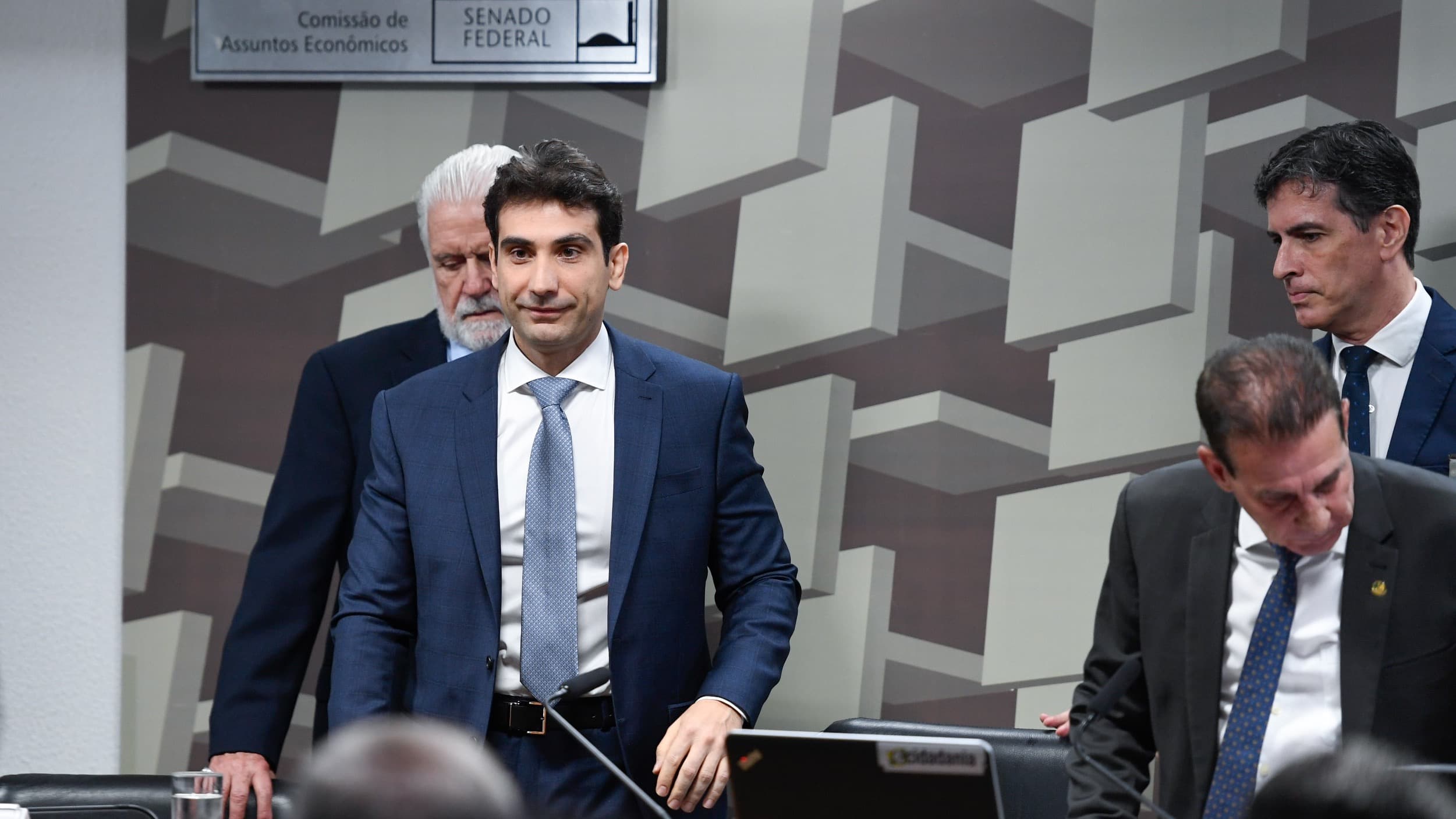 Gabriel Galípolo, hoje presidente do Banco Central, em comissão do Senado, foto de arquivo de 2024