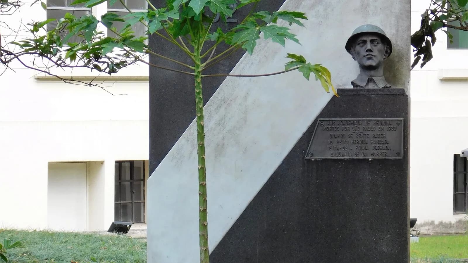 Fachada da Faculdade de Medicina da Universidade de São Paulo, foto de arquivo do setor de ensino médico