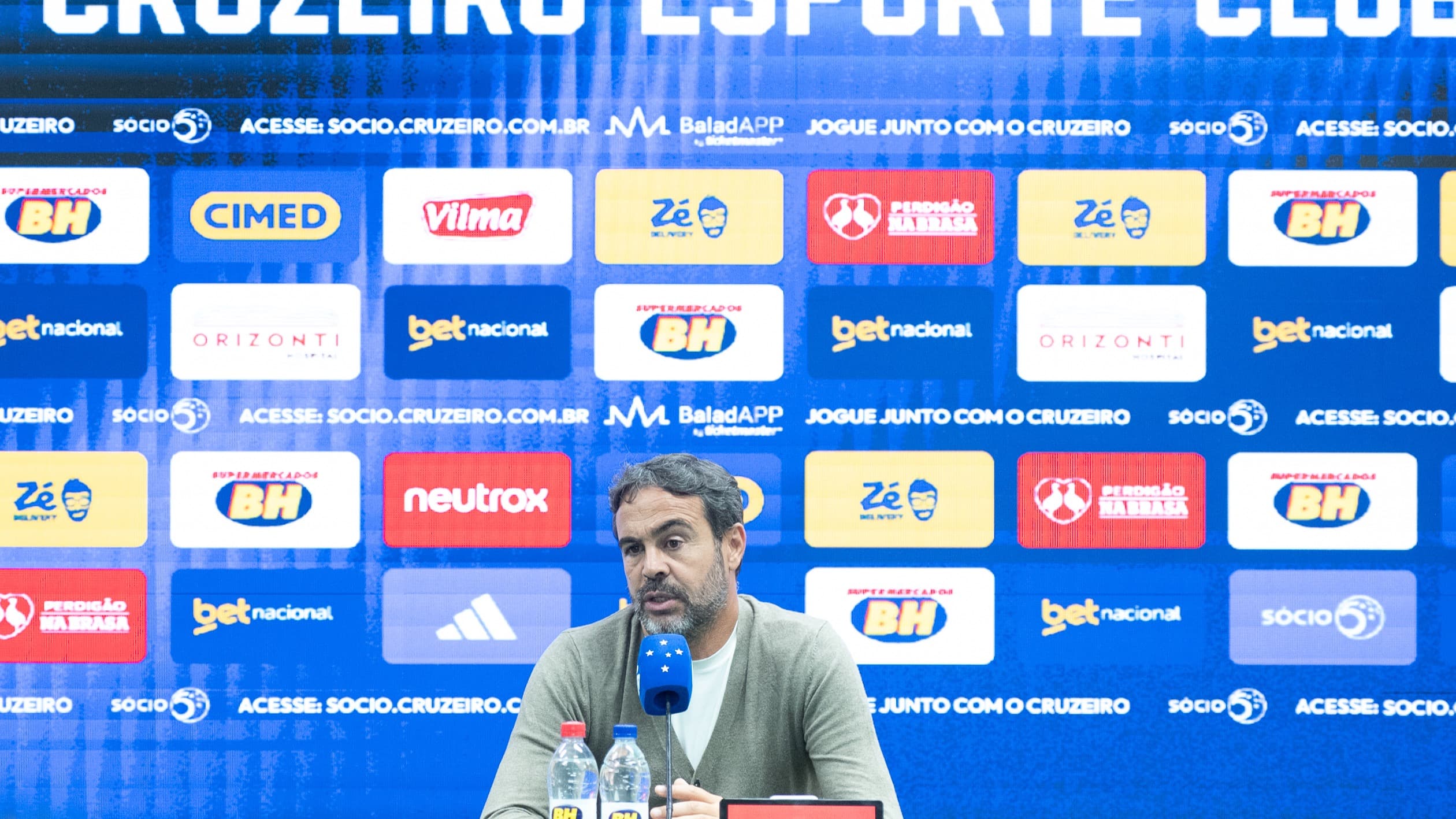 Técnico Artur Jorge concede entrevista coletiva no CT do Cruzeiro após jogo contra a Chapecoense