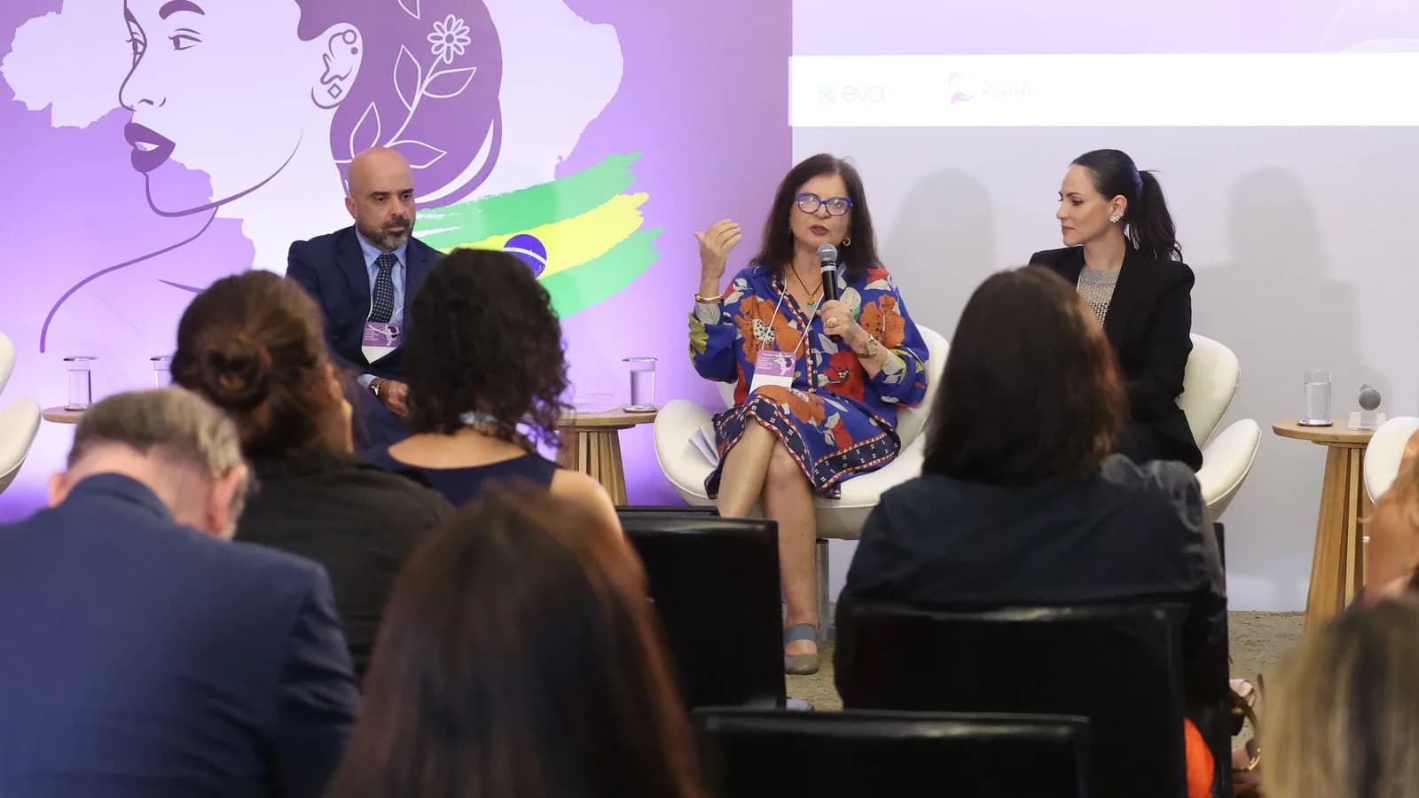 Painel de debate sobre políticas públicas de saúde da mulher na Câmara dos Deputados
