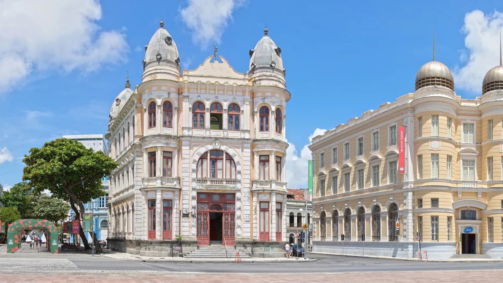 Prédios históricos da Praça do Marco Zero, no bairro do Recife, em Pernambuco