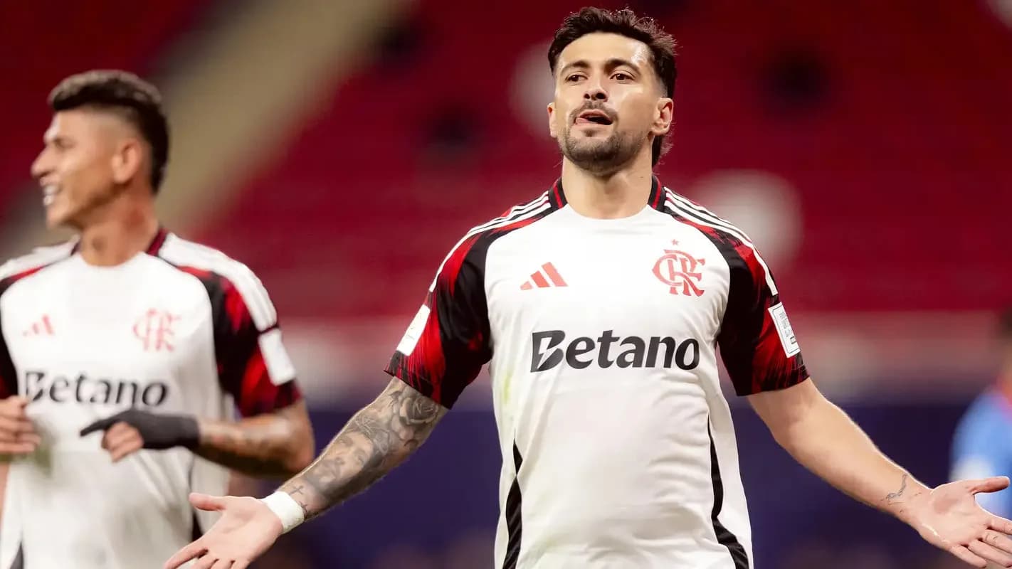 Giorgian de Arrascaeta comemora gol com a camisa do Flamengo (foto de arquivo)