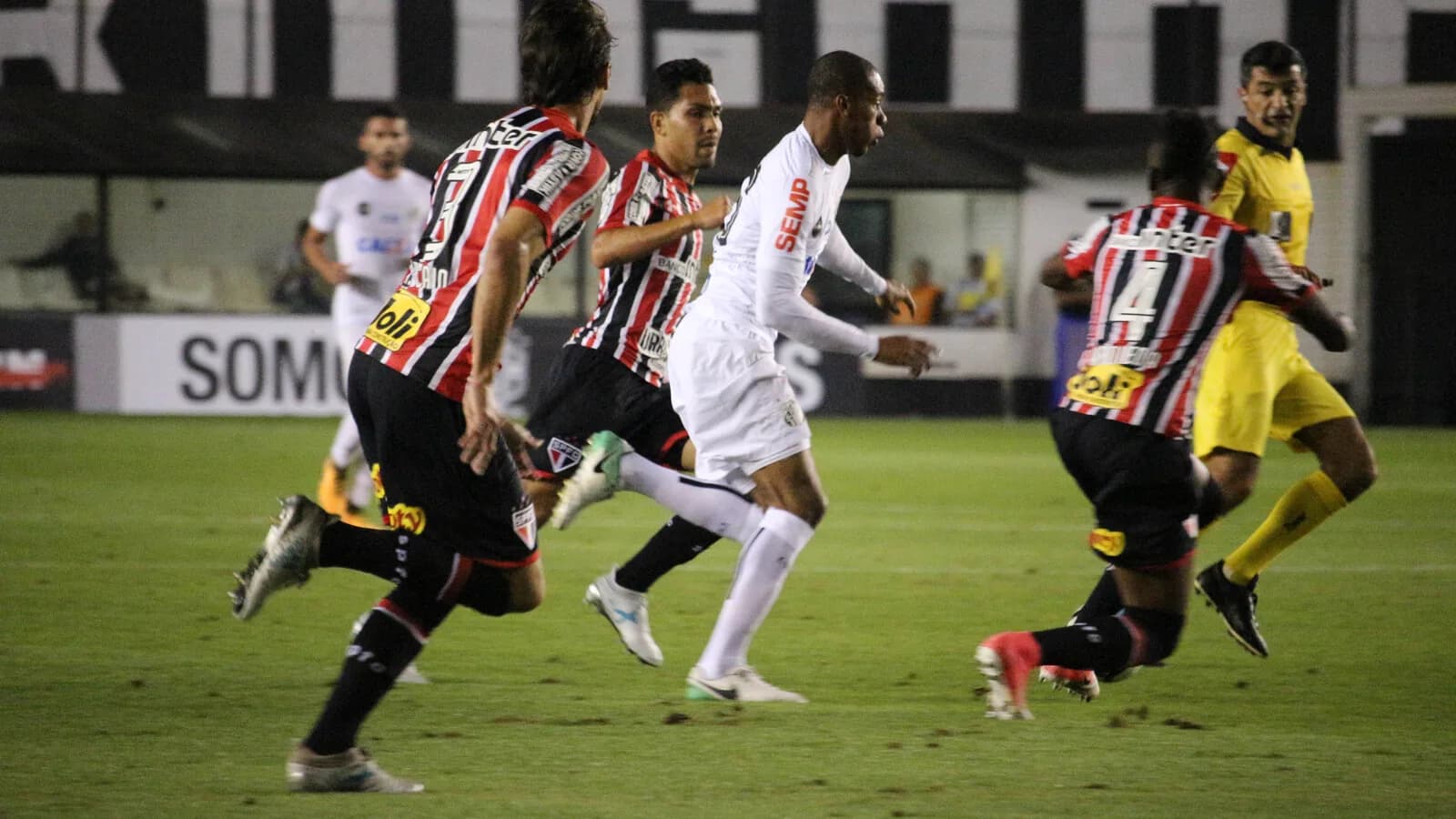 Jogadores do Santos em ação de arquivo na Vila Belmiro