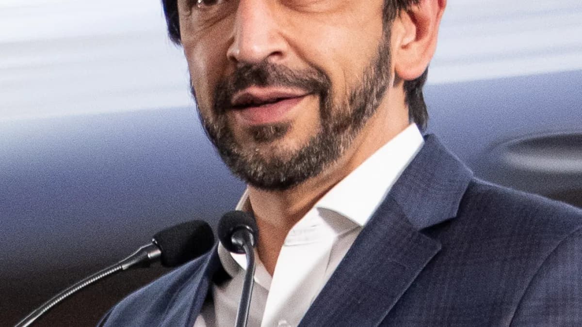 Ricardo Nunes, prefeito de São Paulo, discursa ao microfone