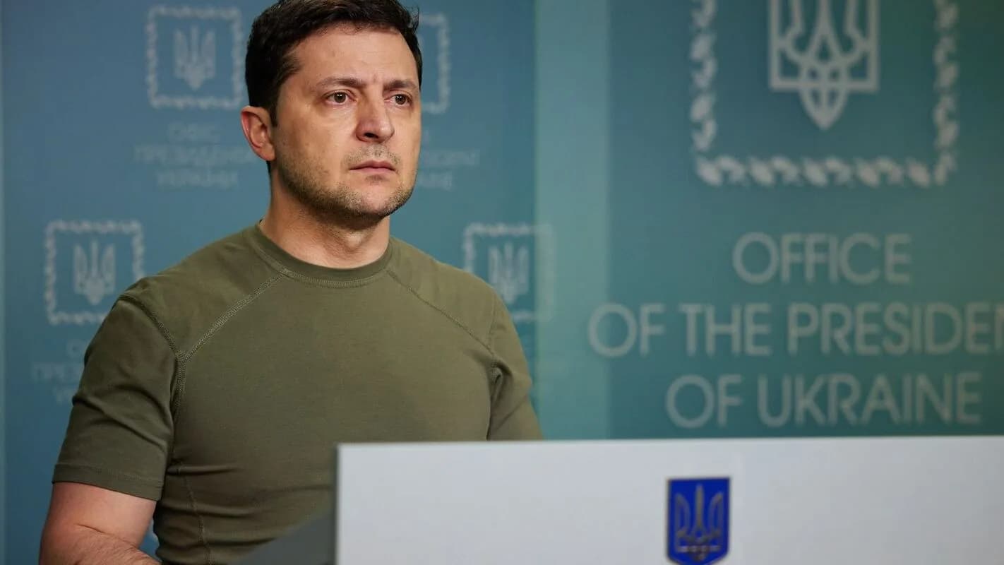 O presidente Volodymyr Zelensky discursa em coletiva de imprensa em Kiev