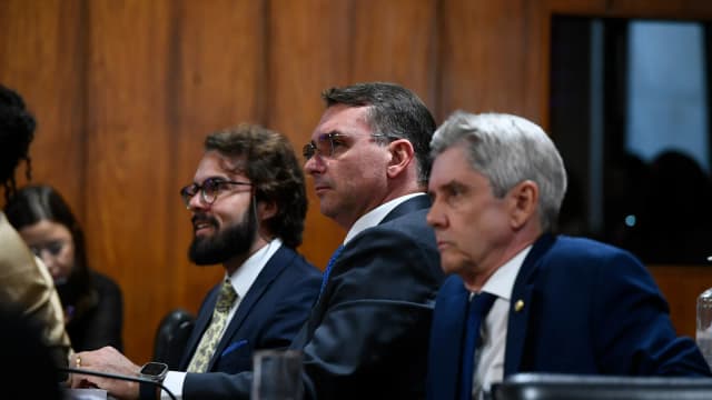 Flávio Bolsonaro em reunião da Comissão de Assuntos Econômicos do Senado