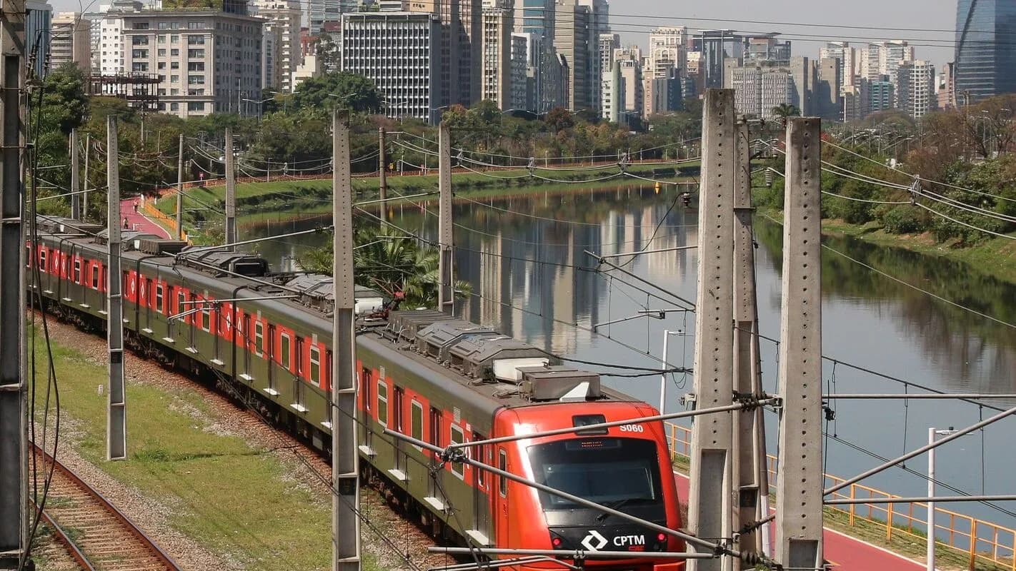 Trem do transporte metropolitano em São Paulo, usado como transporte gratuito em dia de eleição (foto de arquivo)