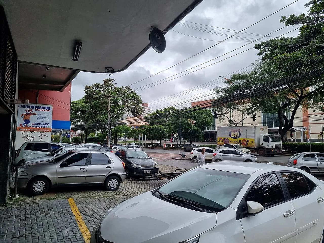 Avenida João César de Oliveira no bairro Eldorado em Contagem.