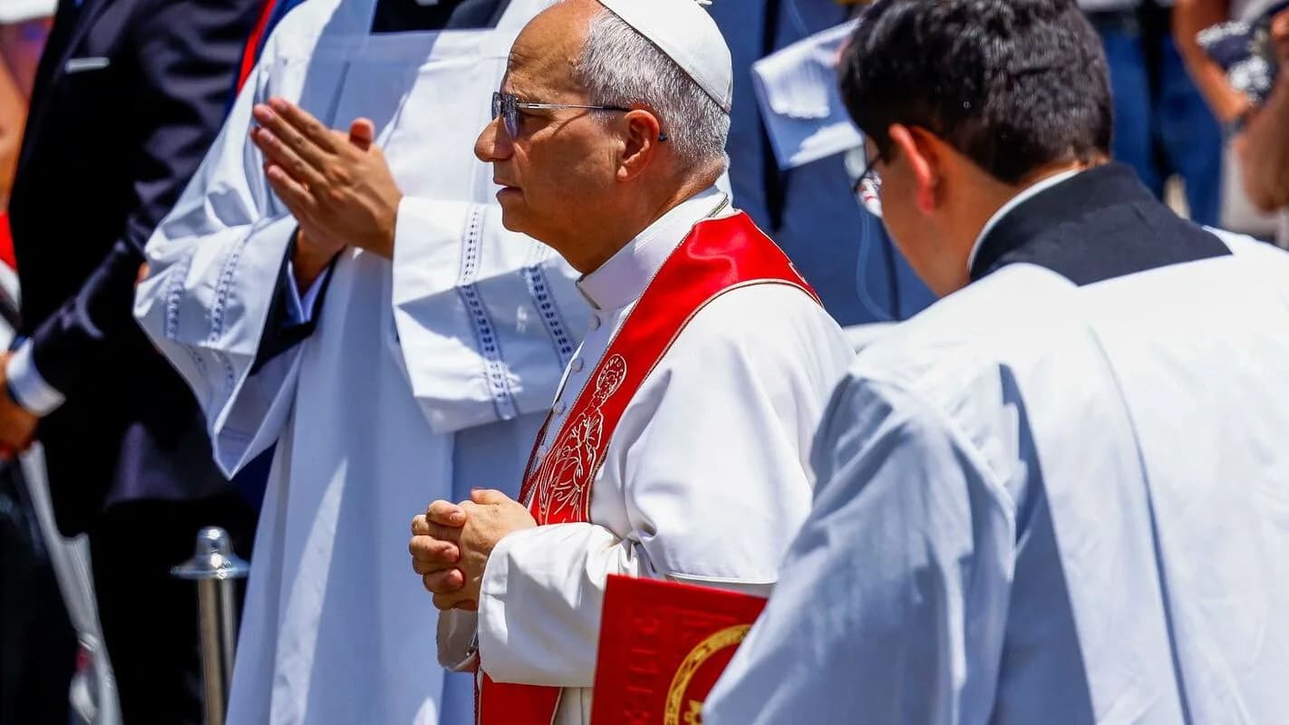 Papa Leão XIV durante missa ao ar livre