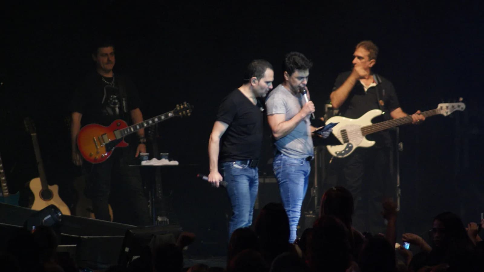Zezé Di Camargo e Luciano se apresentam em show, foto de arquivo