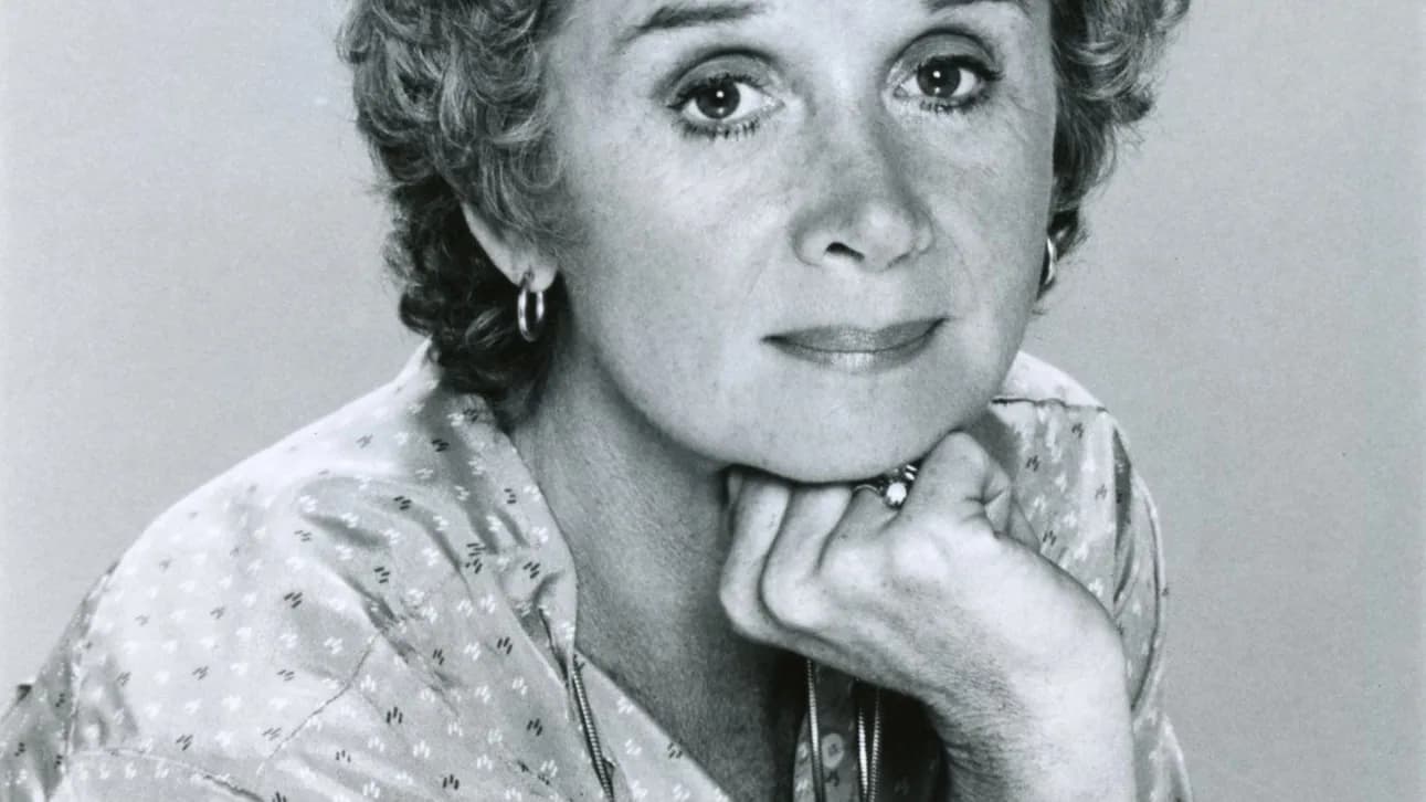 Retrato em preto e branco da atriz Barbara Barrie, foto de divulgação de 1980