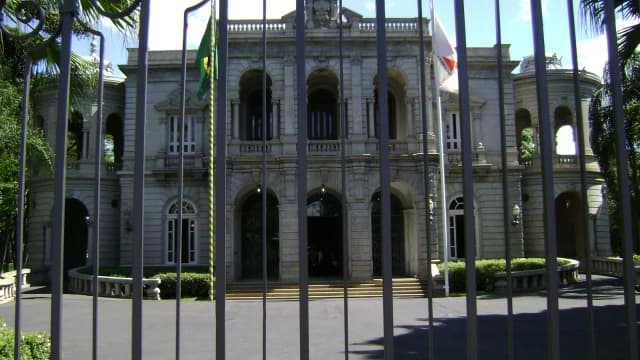 Portão do Palácio da Liberdade, sede histórica do governo de Minas Gerais, em Belo Horizonte