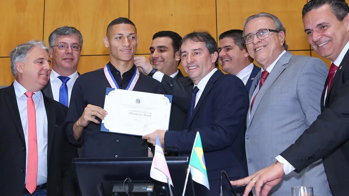 Richarlison durante homenagem na Assembleia Legislativa do Espírito Santo, em foto de arquivo