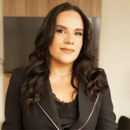 Dra. Nayara Campos