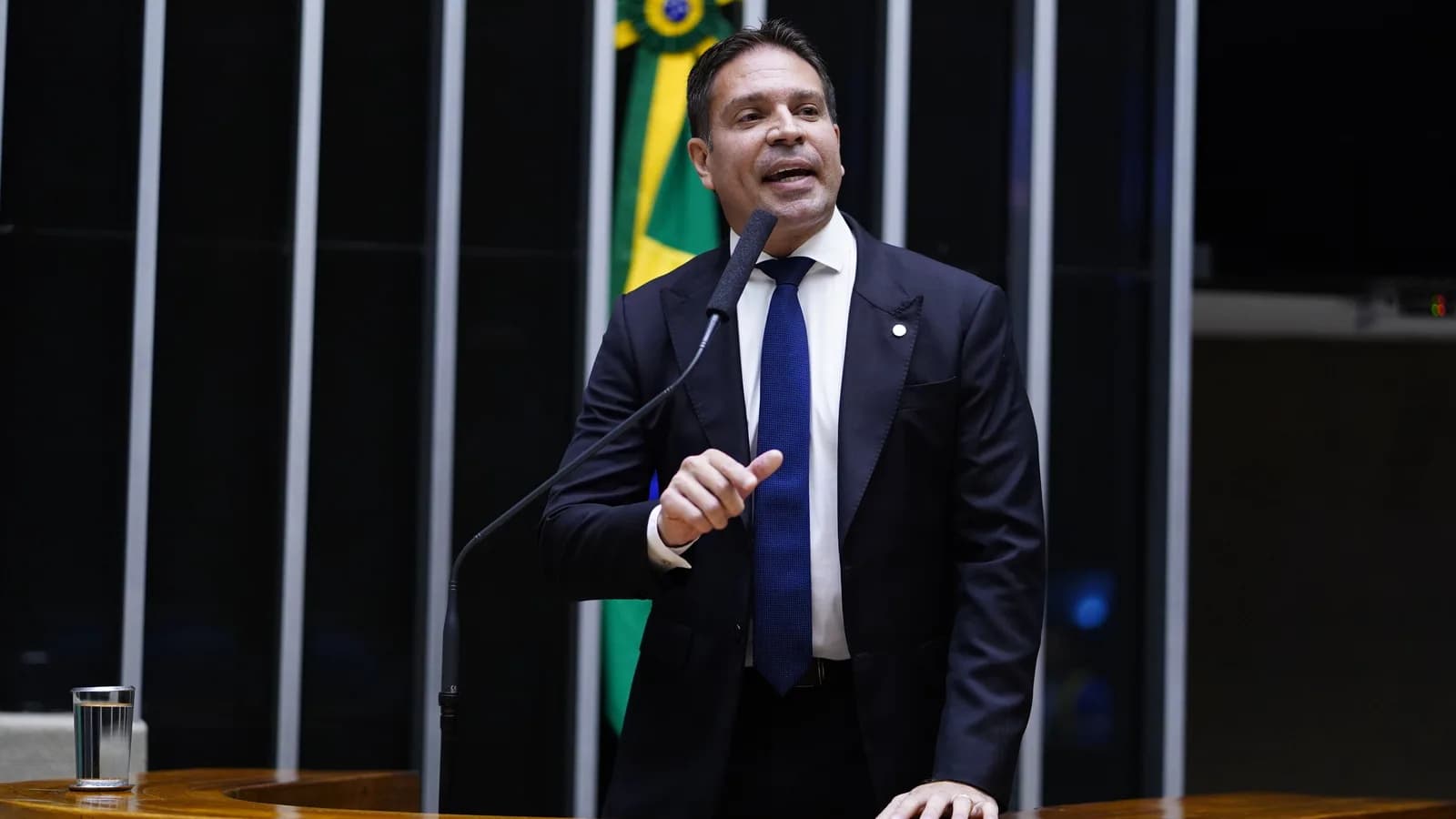 Alexandre Ramagem, marido de Rebeca Ramagem, discursa em plenário da Câmara dos Deputados (foto de arquivo)