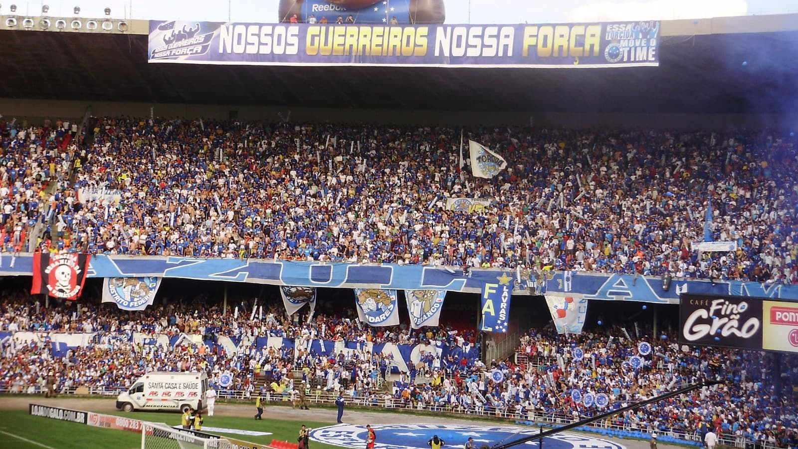Torcida do Cruzeiro no Mineirão em foto de arquivo do estádio lotado
