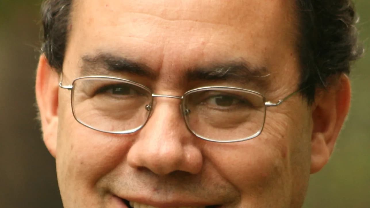 Augusto Cury, candidato à Presidência pelo Avante, sorrindo em retrato