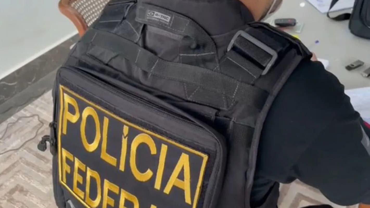 Colete da Polícia Federal durante operação