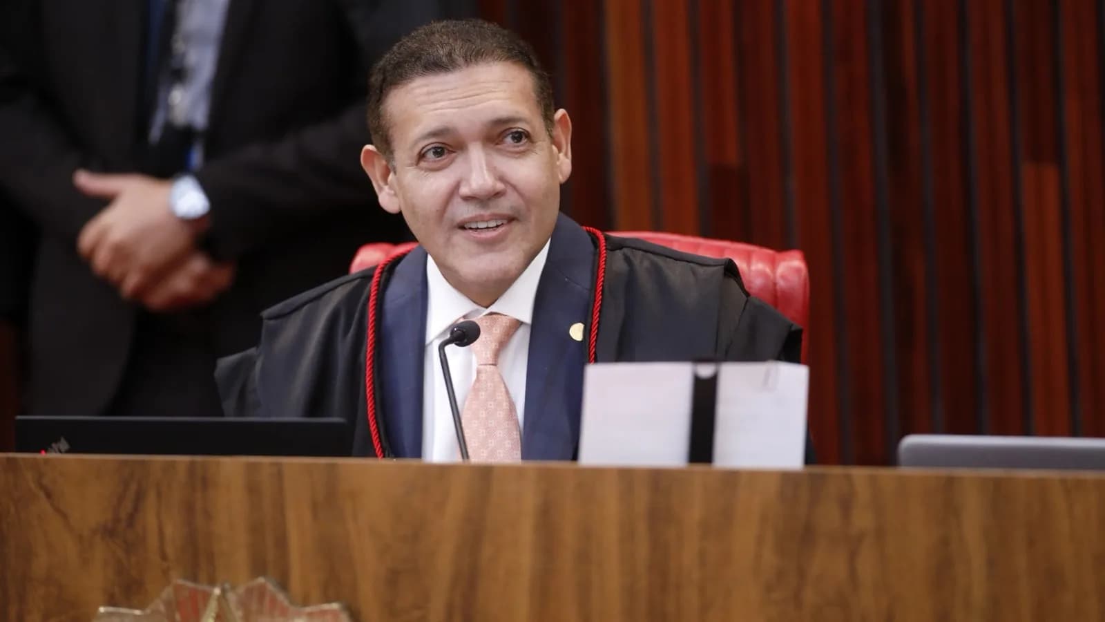 Ministro do TSE durante sessão plenária no plenário do tribunal (foto de arquivo)