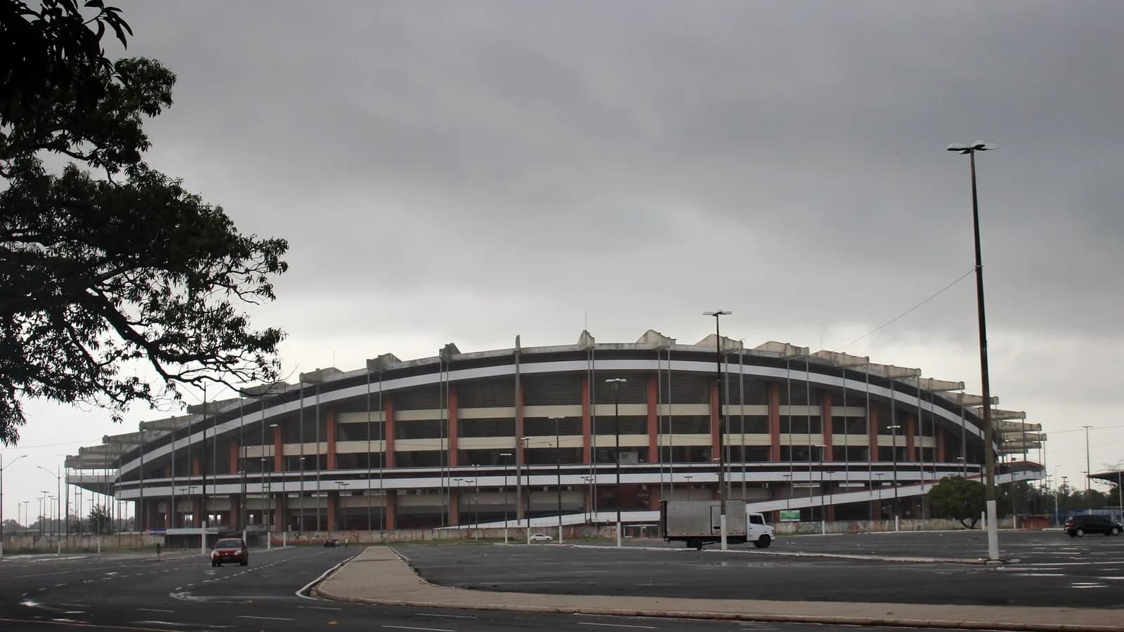 Vista externa do Estádio Olímpico do Pará, o Mangueirão, em Belém